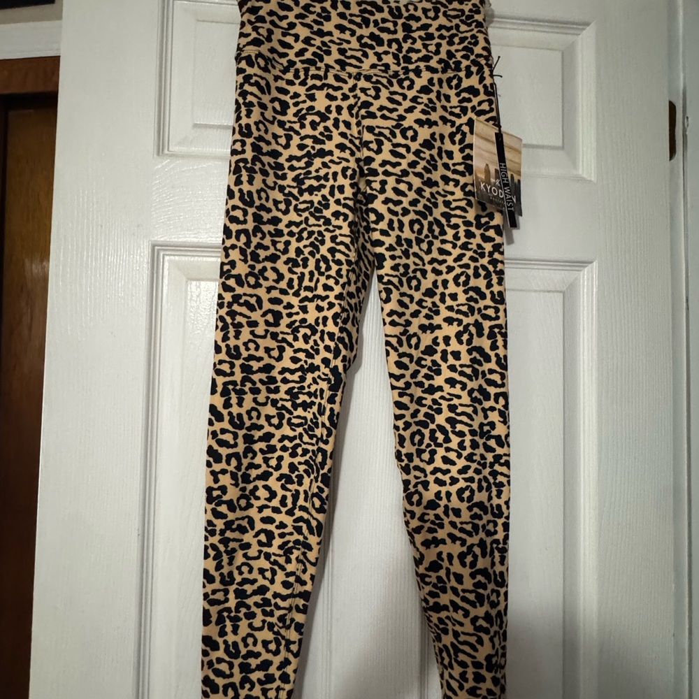 Kyodan Leopard Print Leggings - Black and Tan